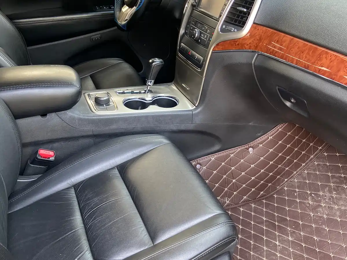 Фото 8 - Jeep Grand Cherokee (Import)