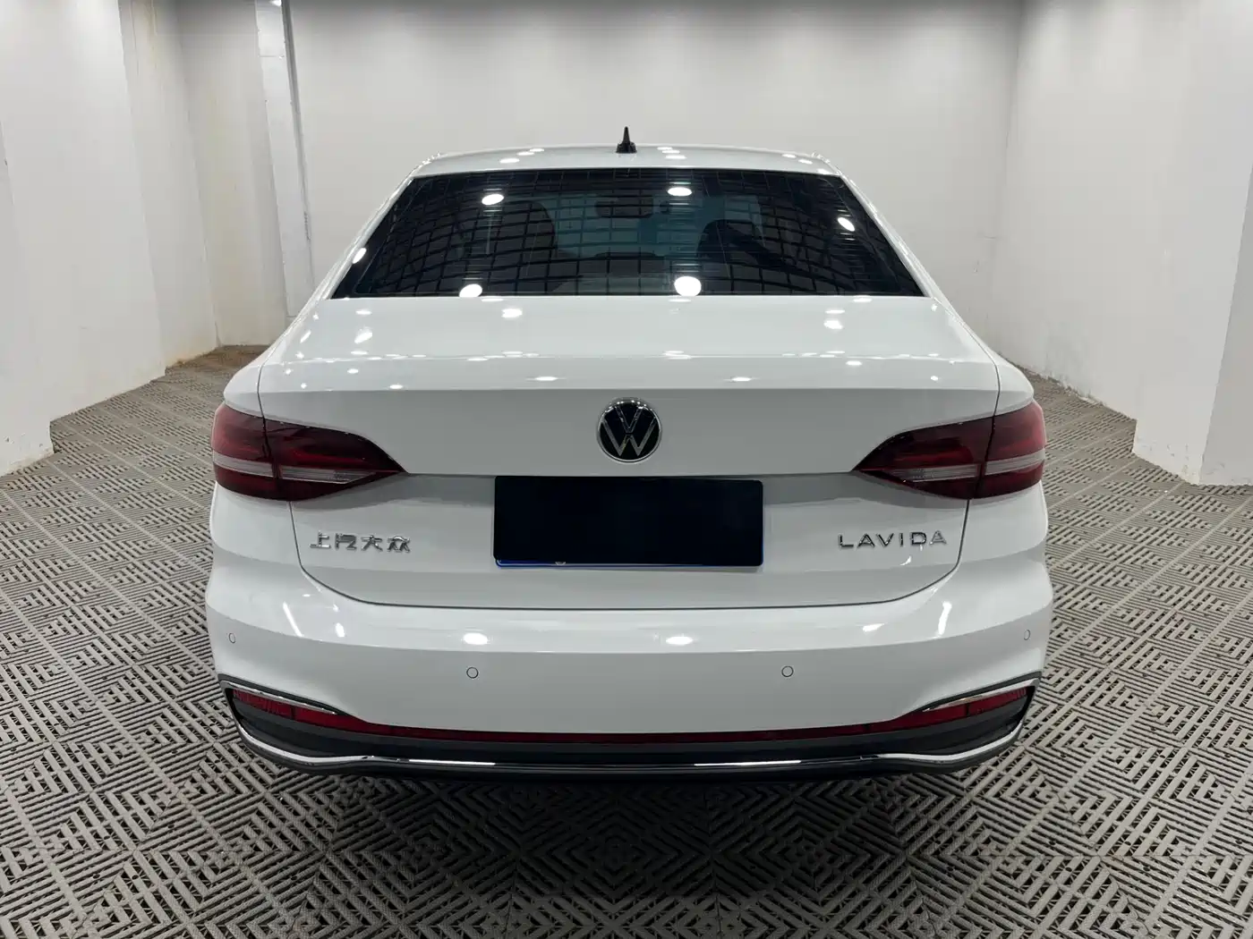 Volkswagen Lavida 2023 1.5L Auto Five Million Edition фото 8