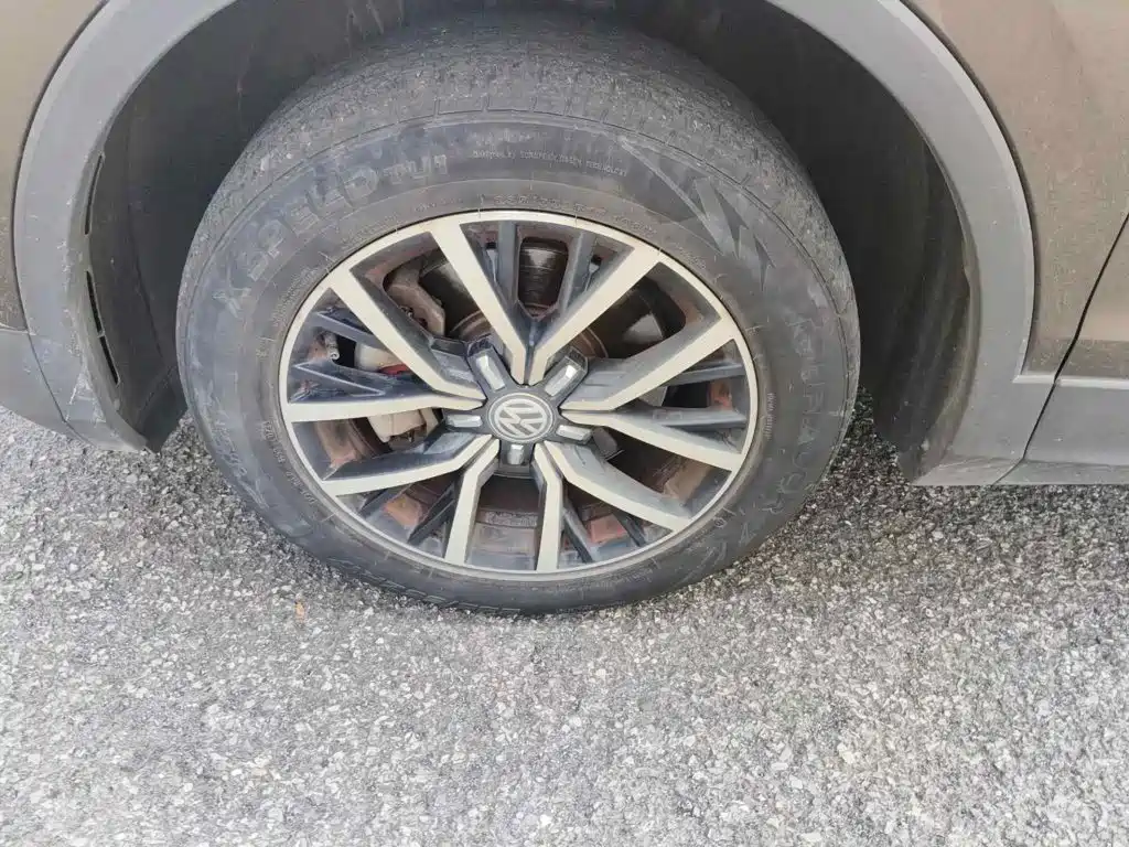 Photo 7 - Volkswagen Tiguan L