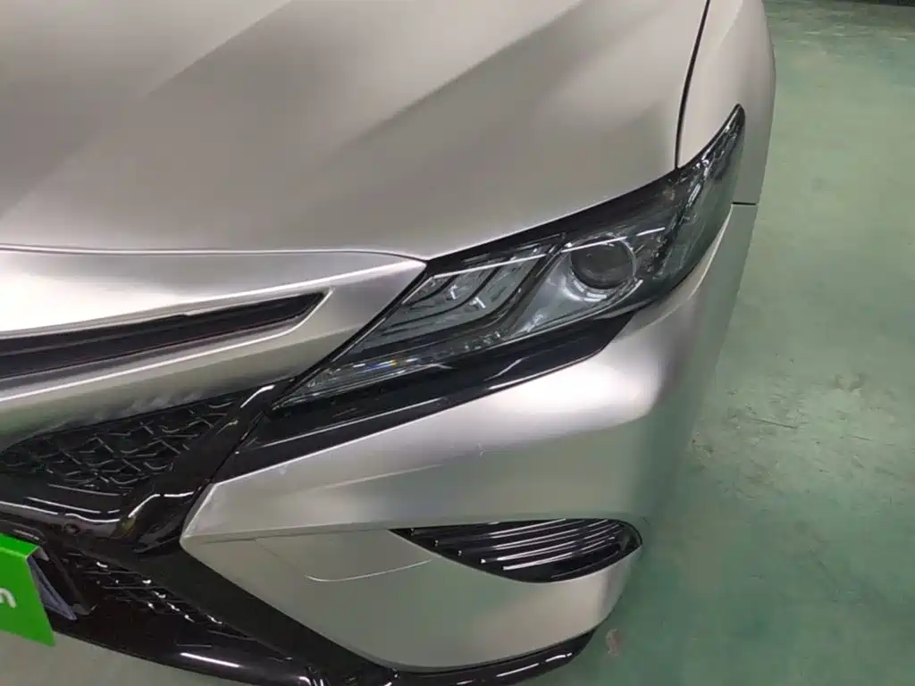 Фото 24 - Toyota Camry