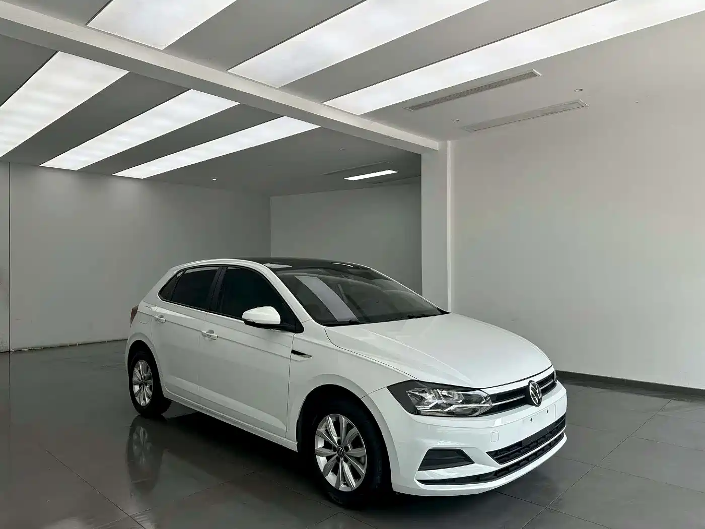 VOLKSWAGEN POLO