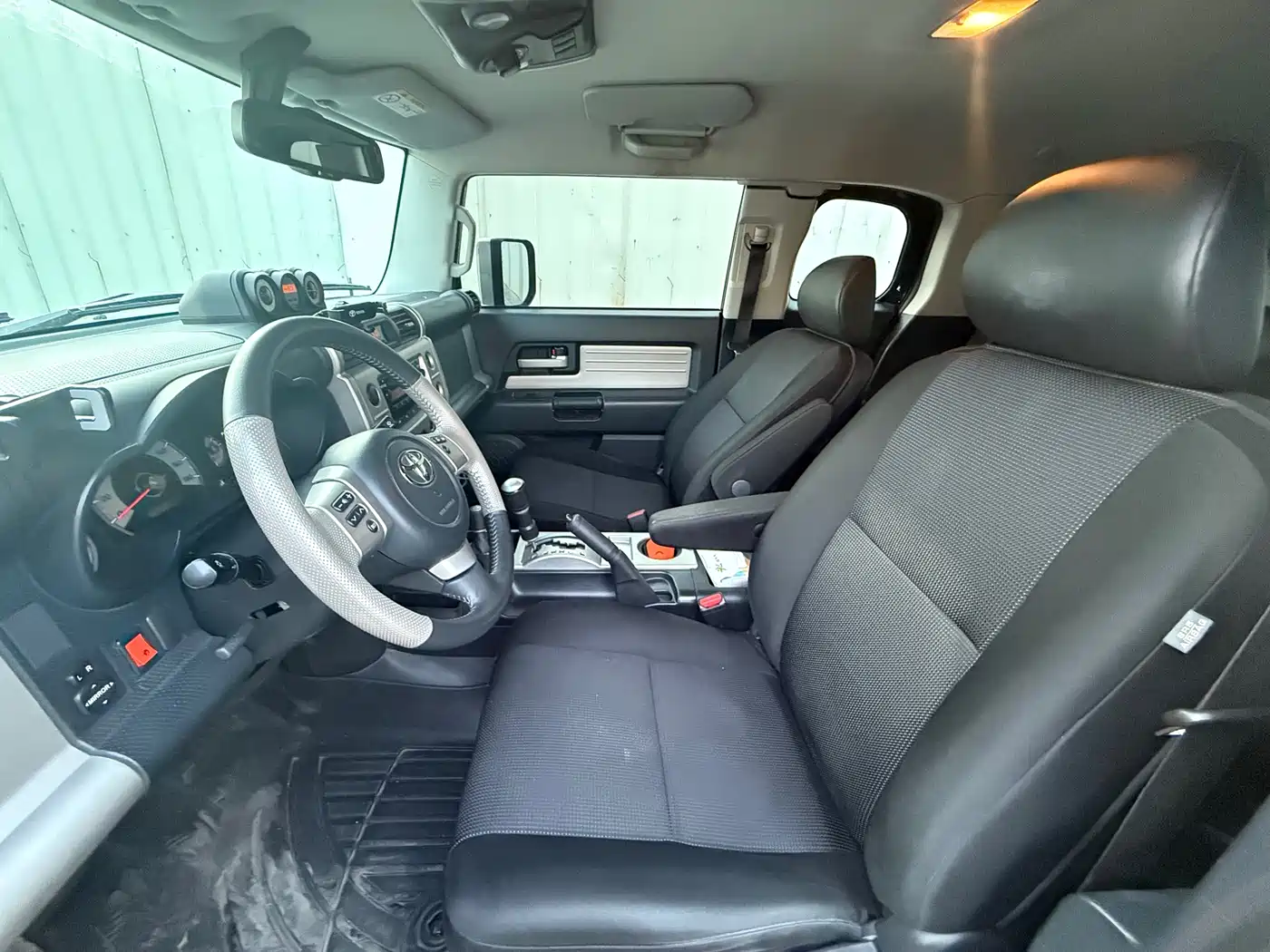 Toyota FJ Cruiser 2013 4.0L фото 4