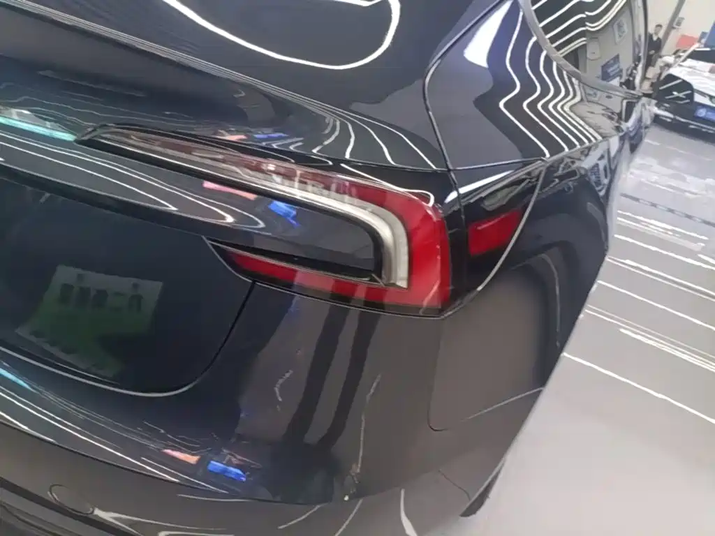 Фото 8 - Tesla Model 3