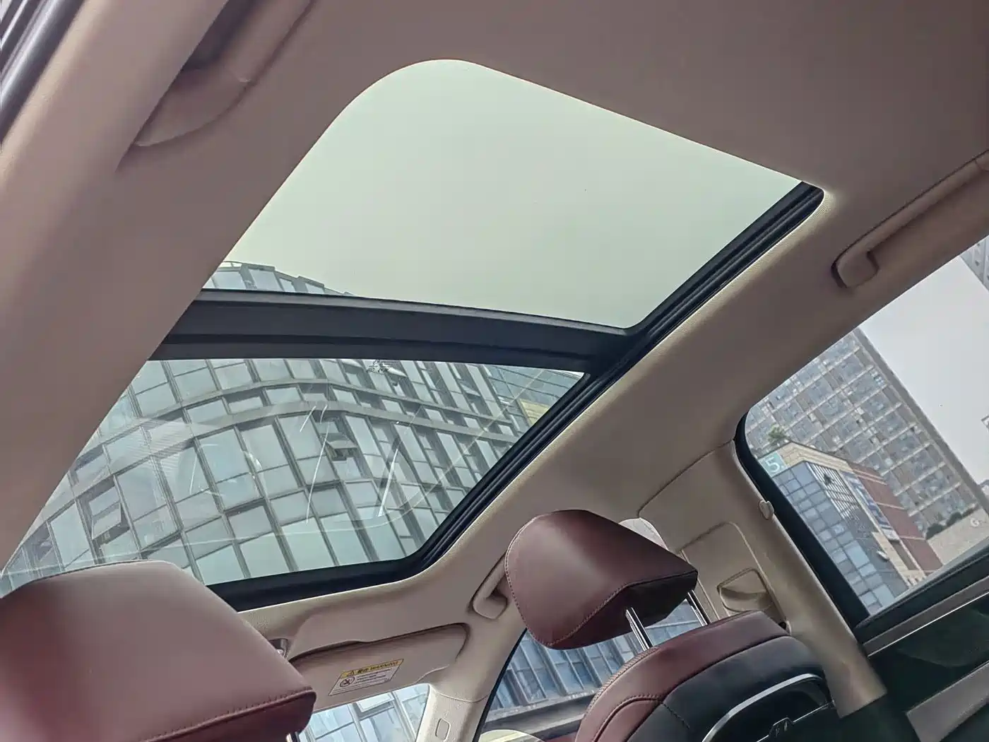 Hongqi H5 2024 1.5T DCT Smart Connect Flag Joy Edition фото 18