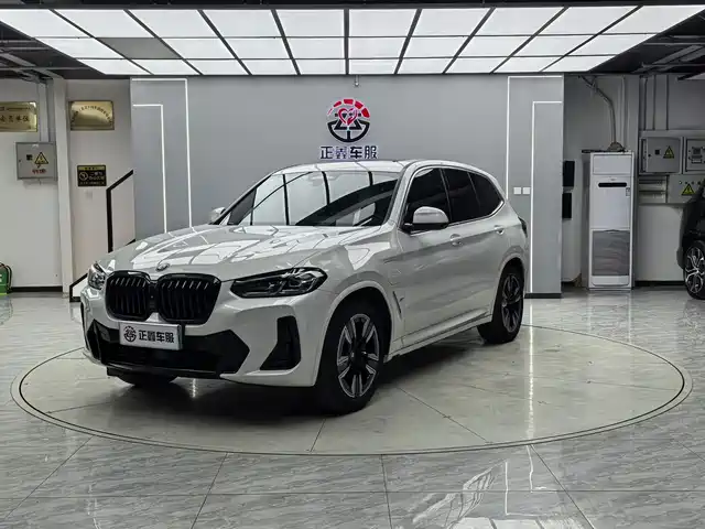 BMW iX3 Лидер