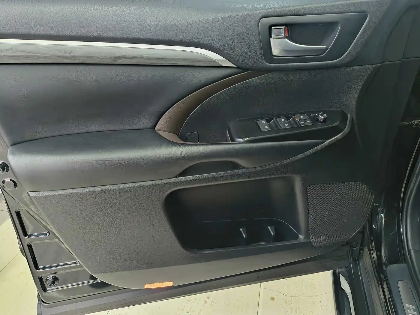 TOYOTA HIGHLANDER