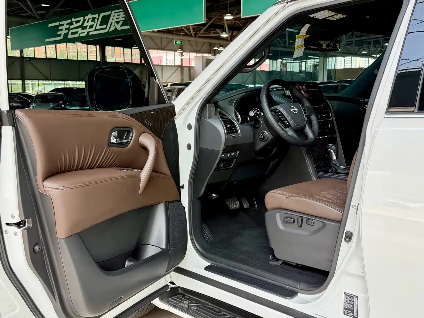 Nissan Patrol 2023 Model ARMADA 5.6L Invincible Fleet Platinum Edition фото 9