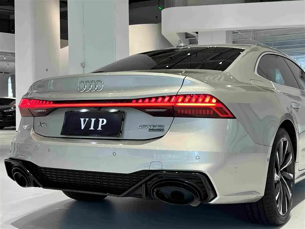 Photo 16 - Audi A7L