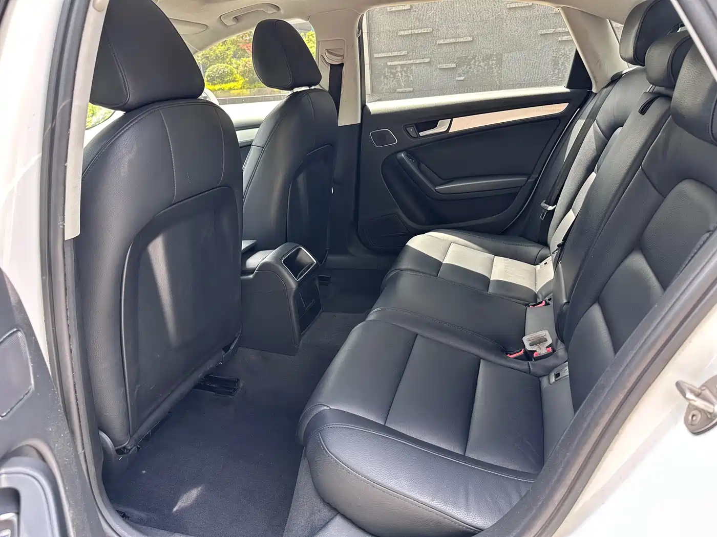 Audi A4L 2011 2.0 TFSI Standard фото 8