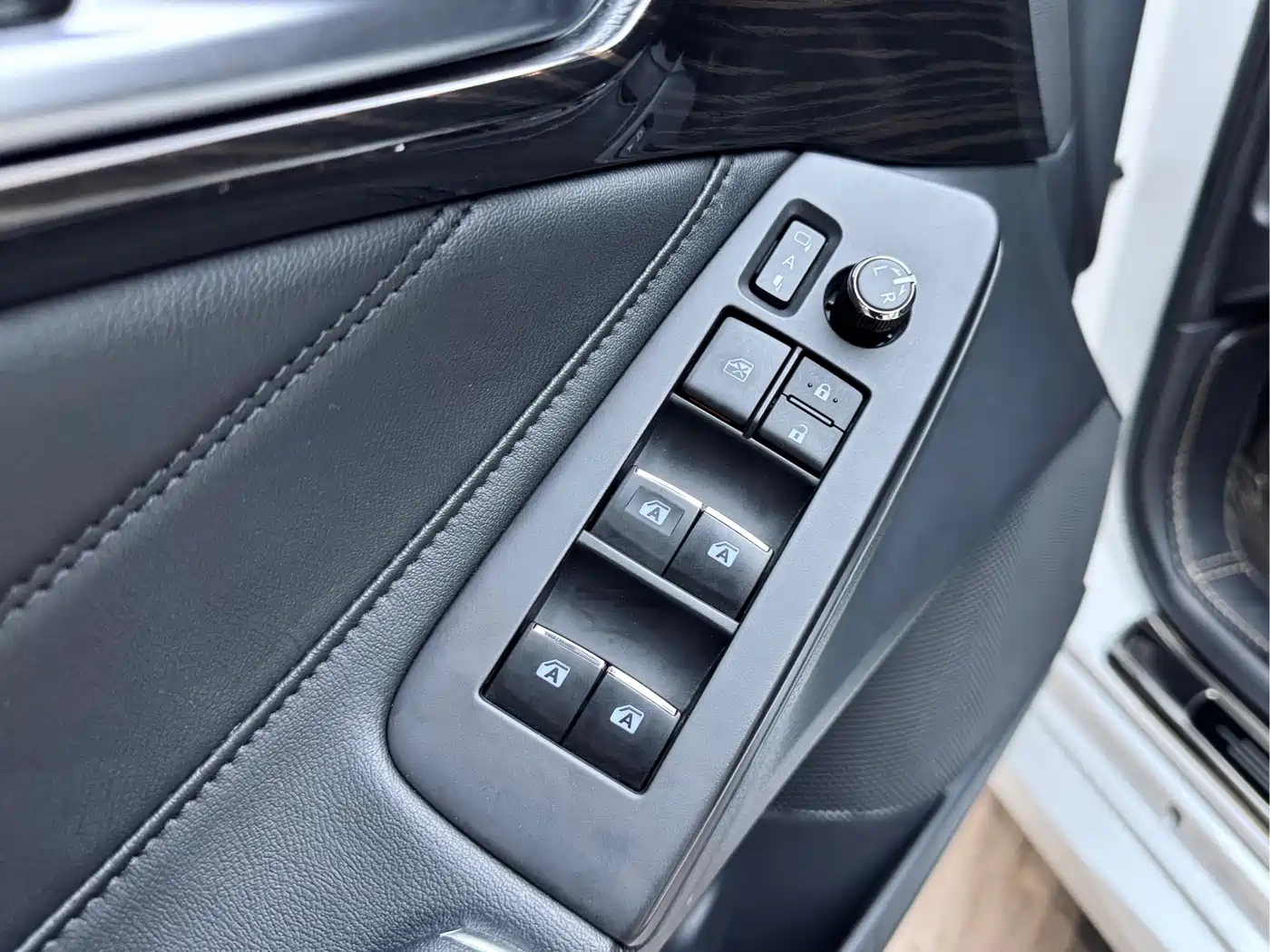 Toyota Avalon 2021 2.5L Luxury Edition фото 17