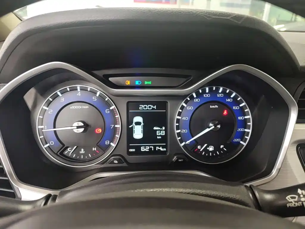 Фото 12 - Geely Vision X3