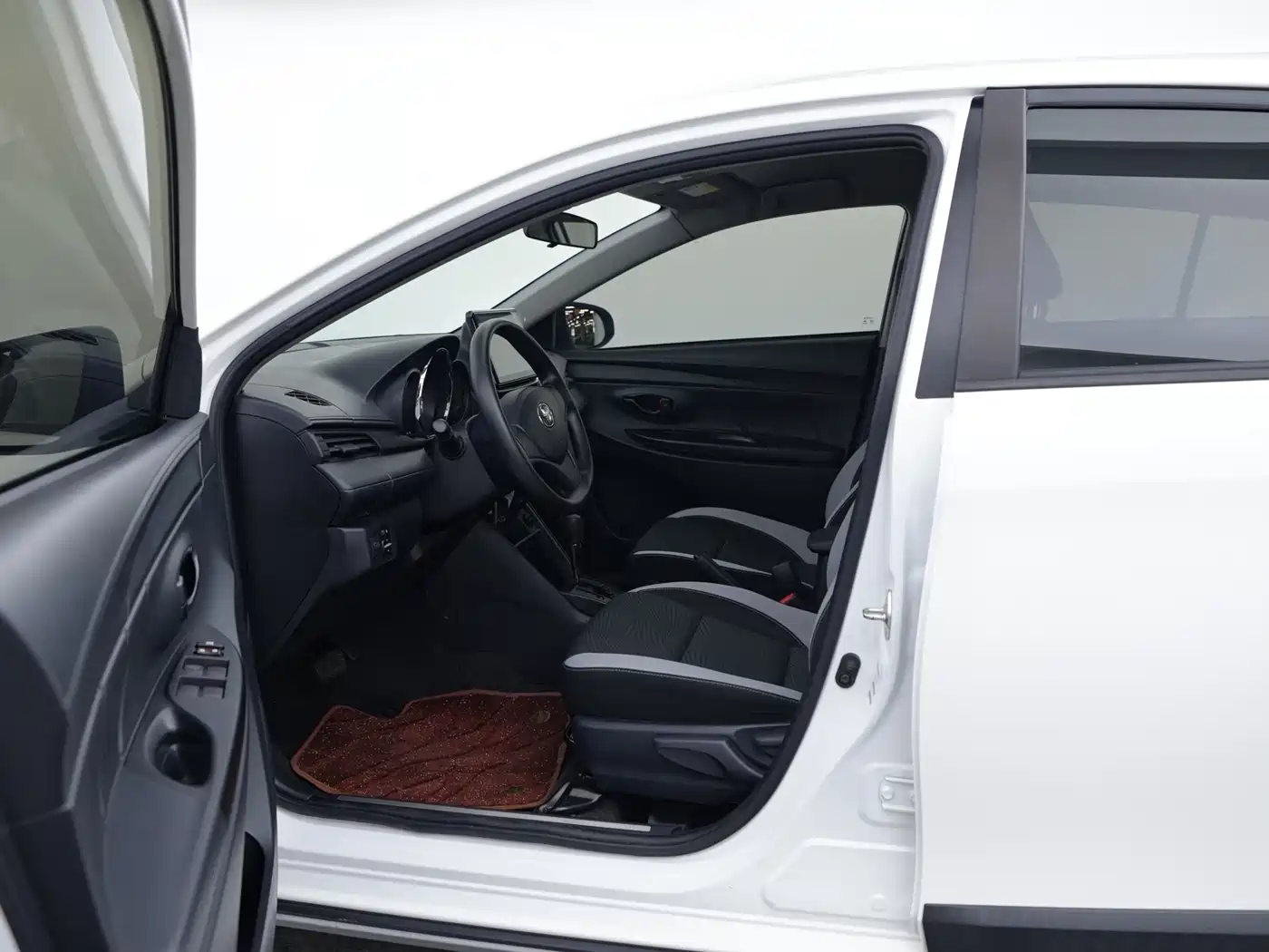 TOYOTA YARIS L ZHIXUAN