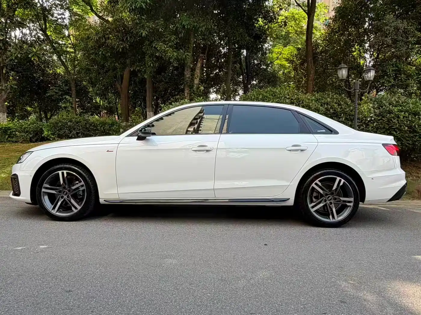 Audi A4L 2022 40 TFSI Luxury Dynamic фото 3