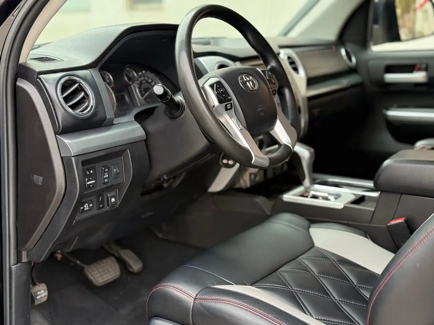 Toyota Tundra 2014 5.7L TRD Pro фото 9
