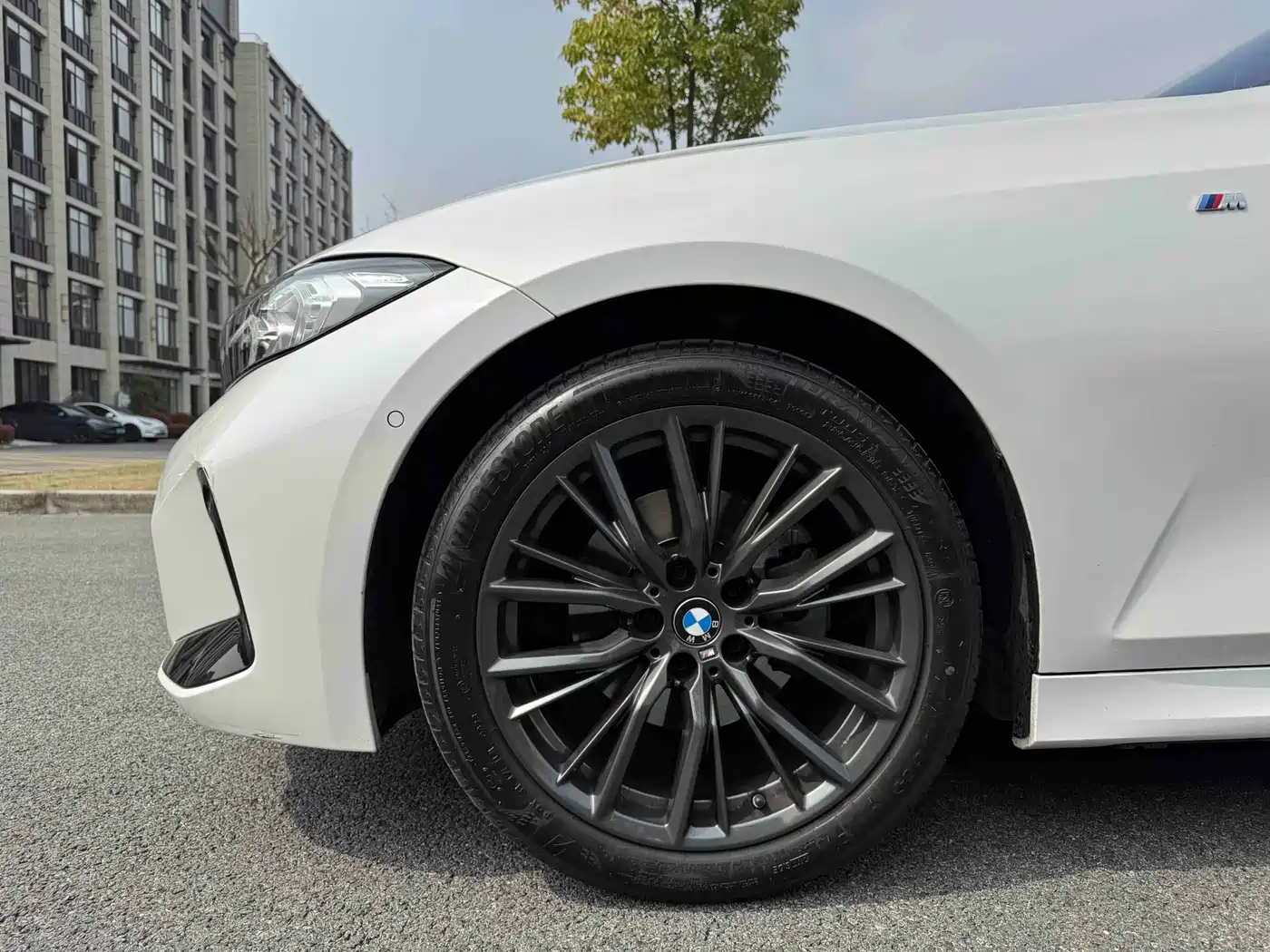 BMW 3 Series 2023 325Li M Sport Black Night Package фото 23