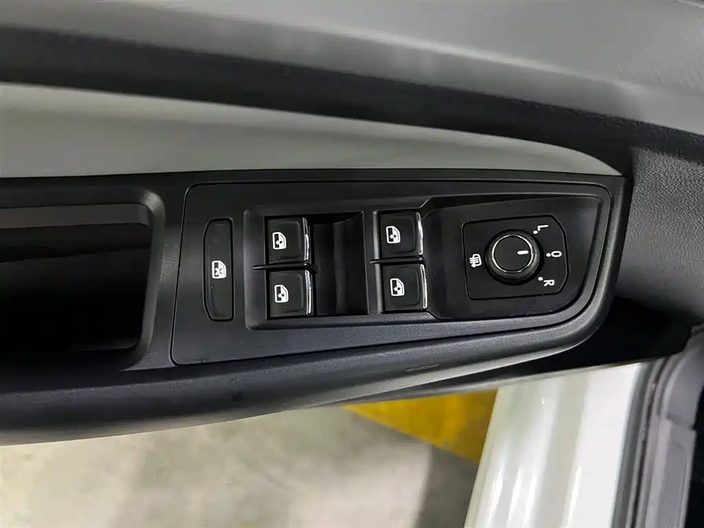 Volkswagen Bora 2023 200TSI DSG Yuexing Edition фото 9