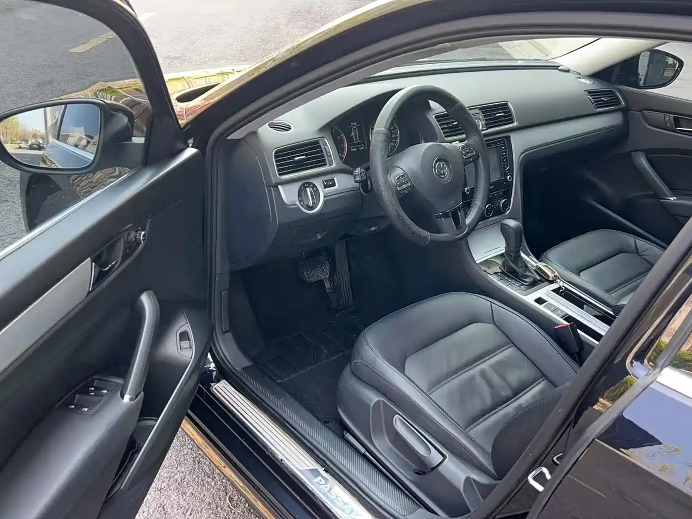 Volkswagen Passat 2014 1.8TSI DSG Luxury Edition фото 11