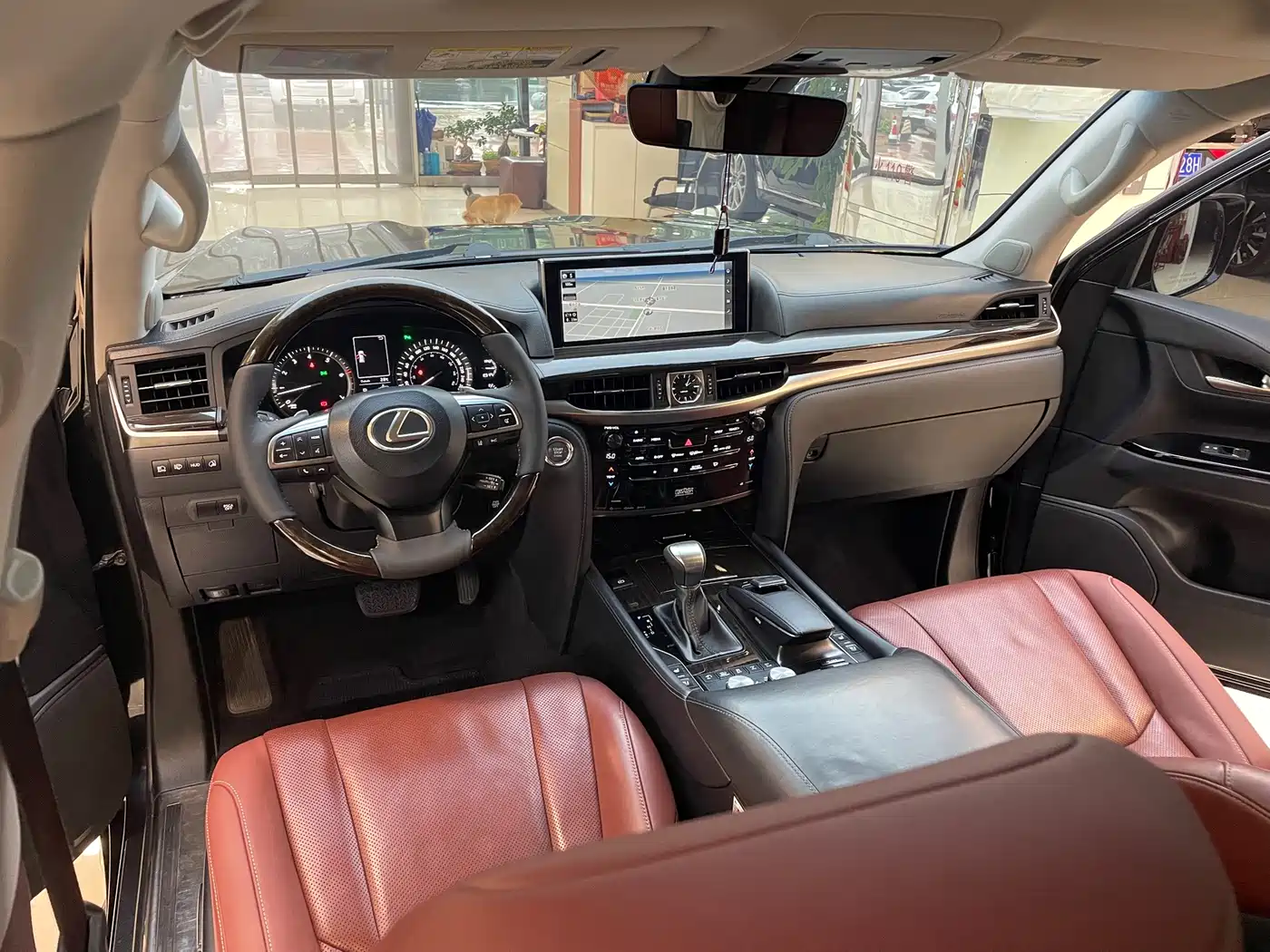 Фото 23 - Lexus LX