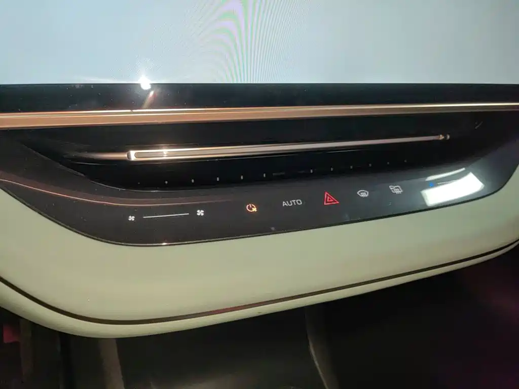 Hongqi EH7 2026 2025 690 Smart Selection Edition