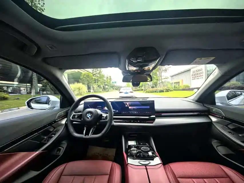 BMW 5 Series 2024 525Li M Sport Package фото 6