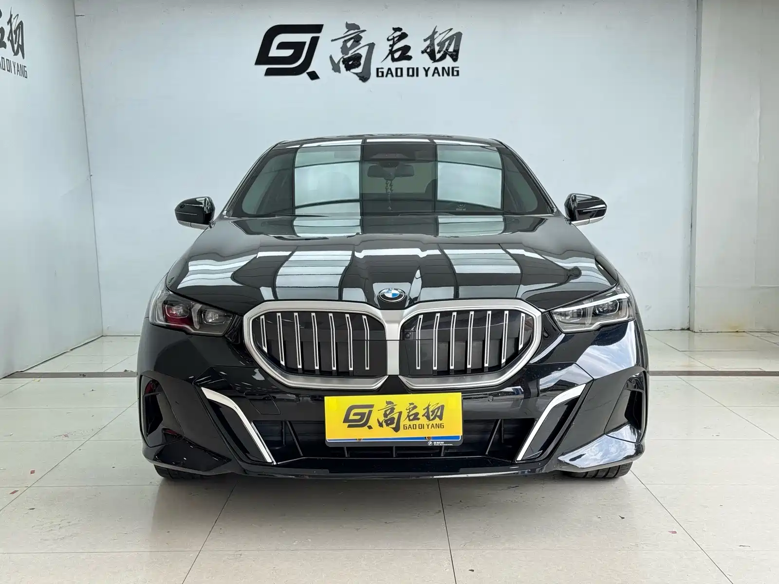 Photo 2 - BMW 5 Series