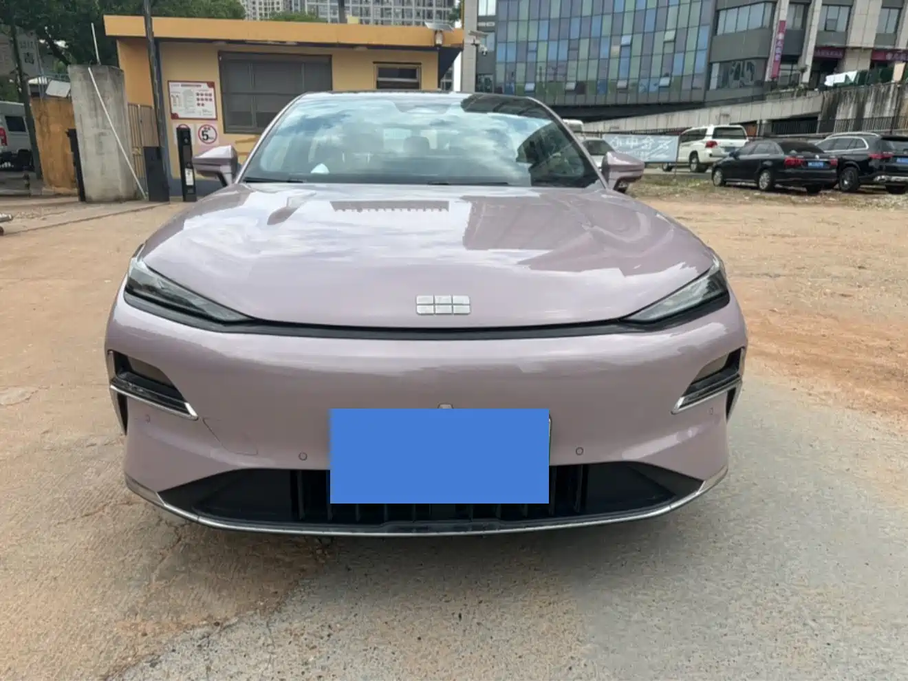 Geely Galaxy Galaxy Xingyao 8 2025 60km EM-i Luxury Edition фото 2