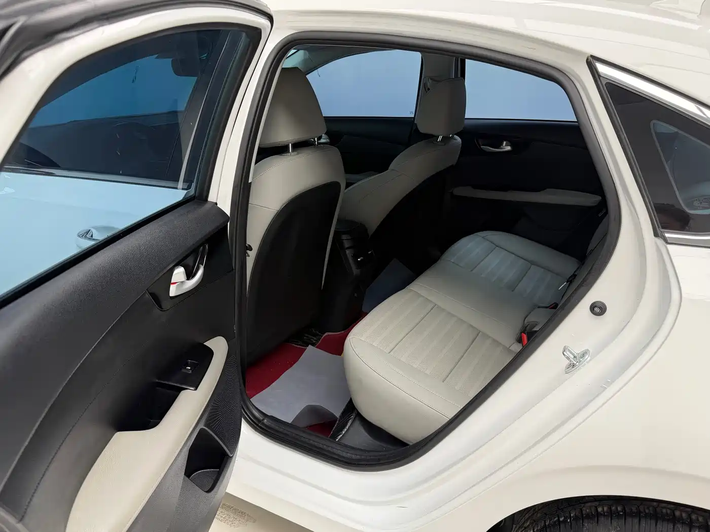 Kia K3 2023 Model 1.5L CVT Luxury Edition фото 10