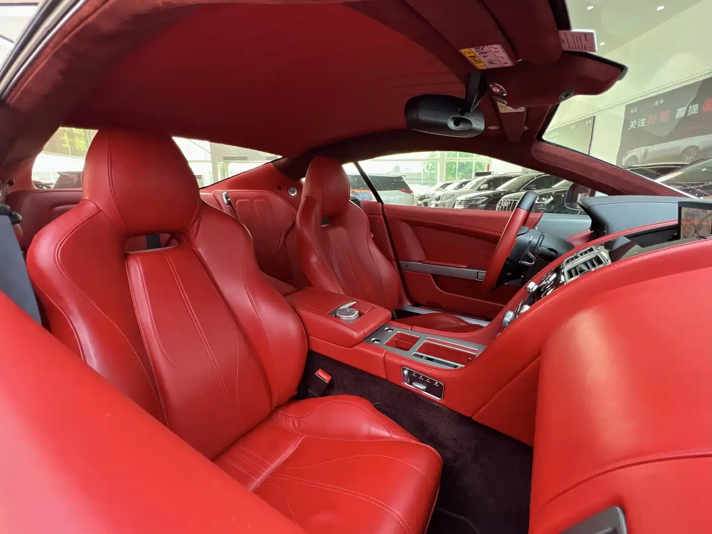 Aston Martin DB9 2013 6.0L Coupe фото 4