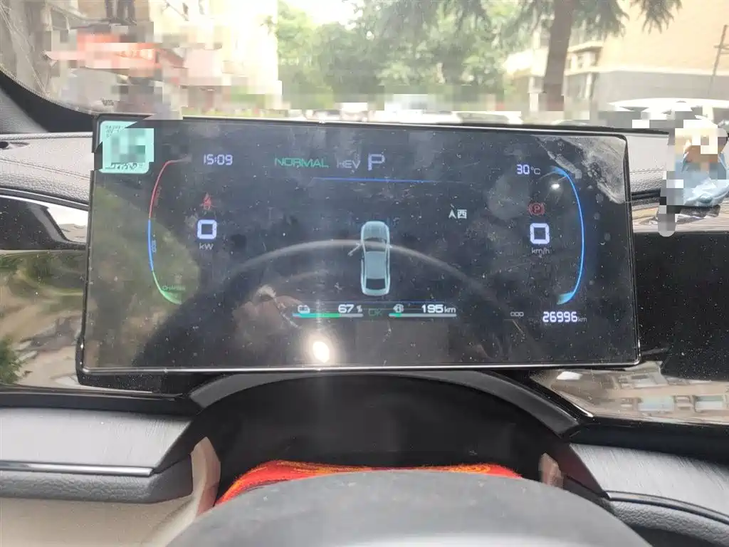 BYD Qin PLUS 2024 Glory Edition DM-i 55KM Leading фото 4