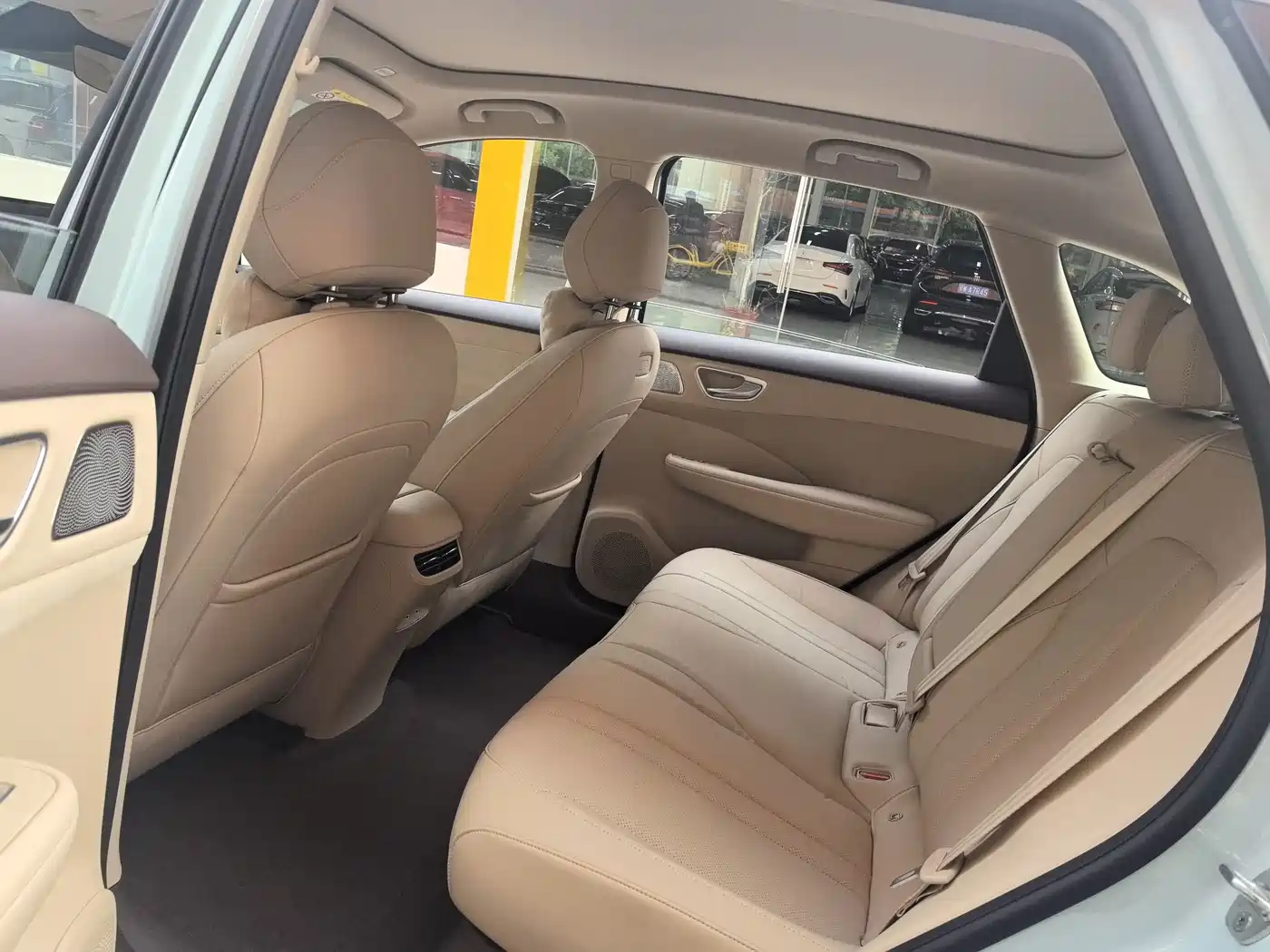 Фото 8 - Shangjie SUV
