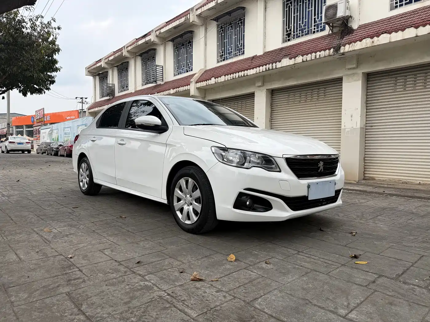 Peugeot 301 2018 1.6L Manual Comfort Edition фото 3