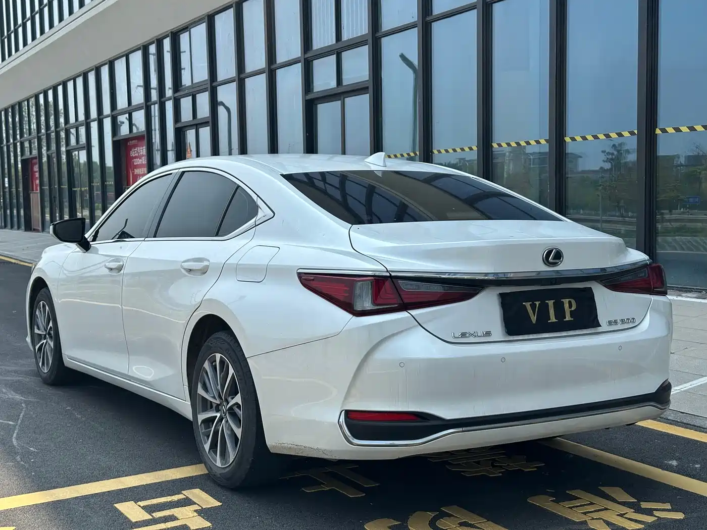 Lexus ES 2022 200 Excellence Edition фото 7