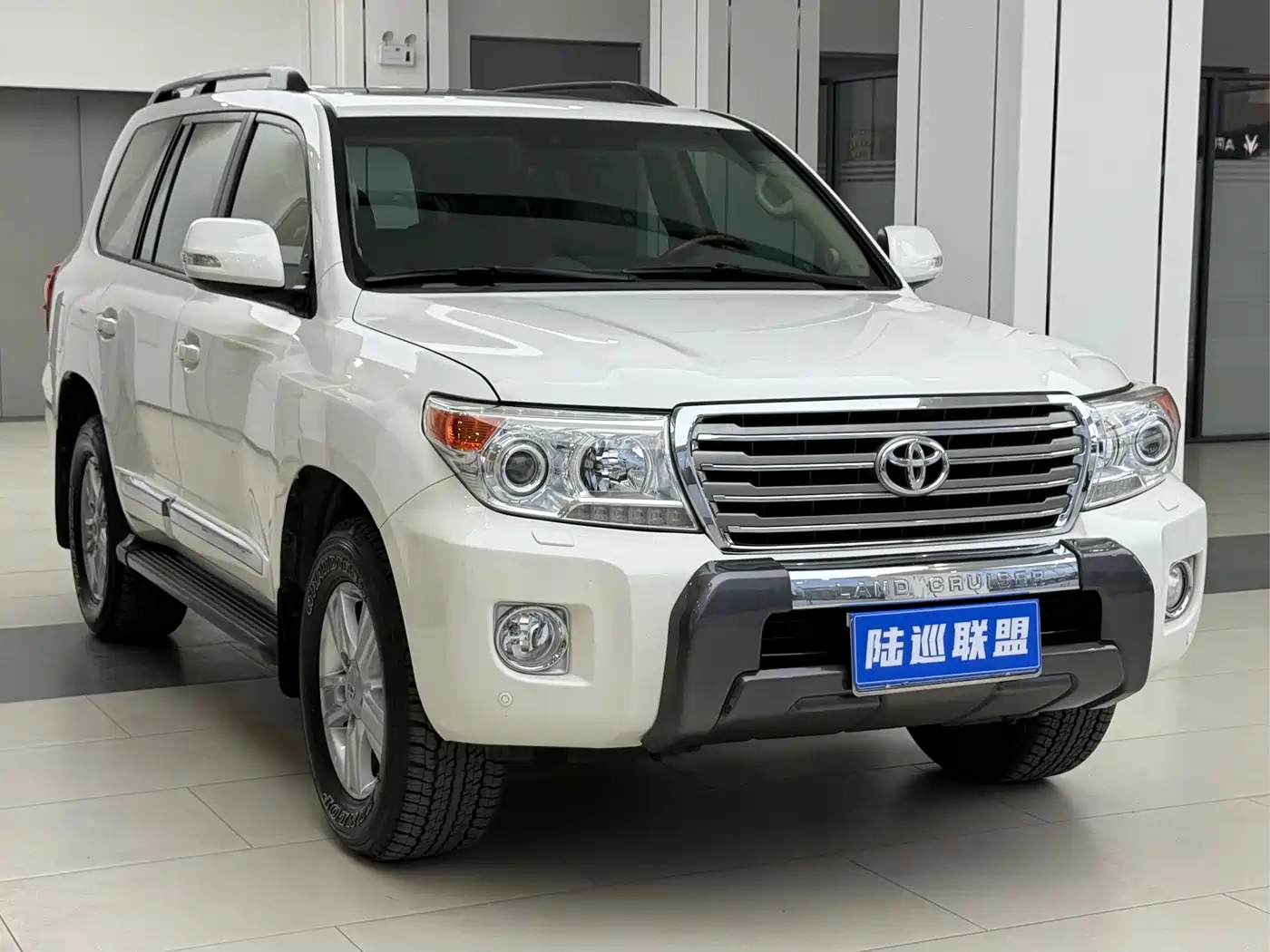 Toyota Land Cruiser 2012 4.6L Automatic VX-R фото 3