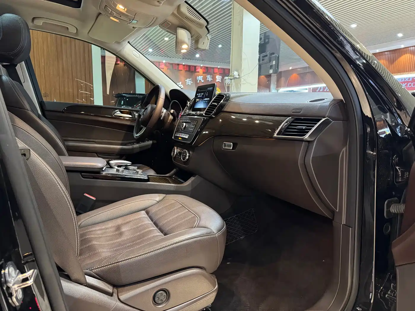 Mercedes-Benz GLS 2019 GLS 400 4MATIC Dynamic Collector's Edition фото 6