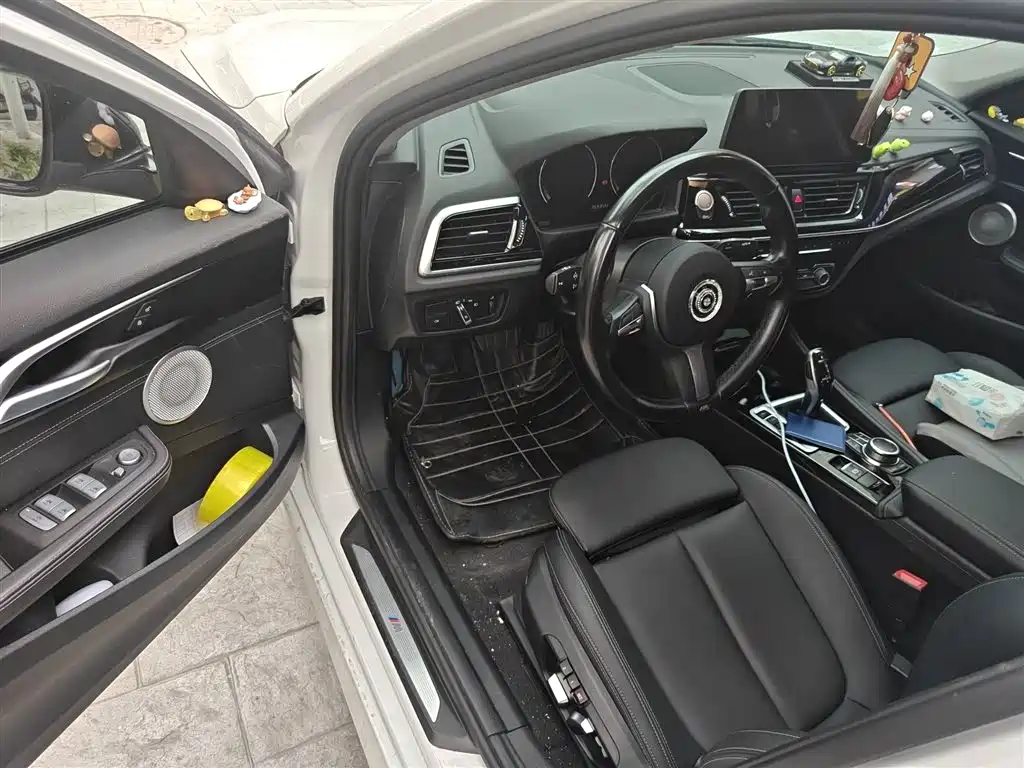 BMW 1 Series 2022 120i M Sport Shadow Edition фото 12