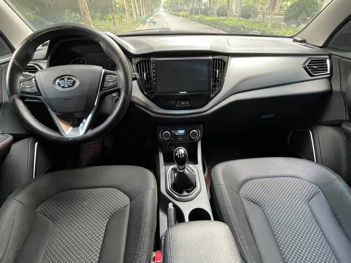 FAW Senya R7 2017 2017 Model 1.6L Manual Comfort