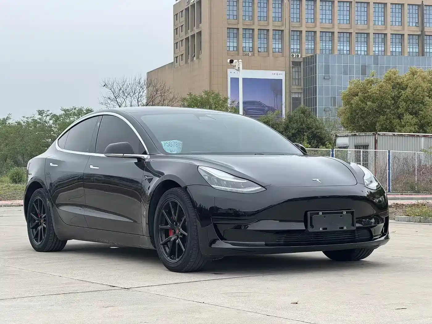 TESLA MODEL 3
