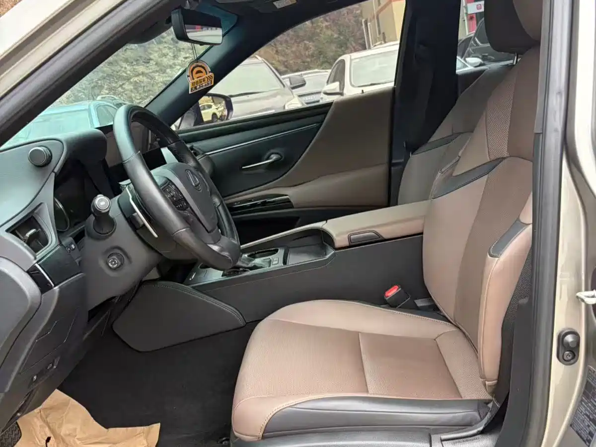 Lexus ES 2022 200 Luxury Edition фото 4