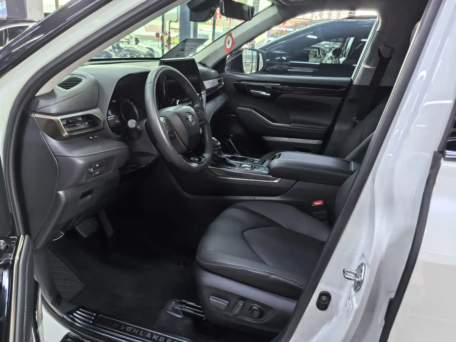 Photo 6 - Toyota Highlander