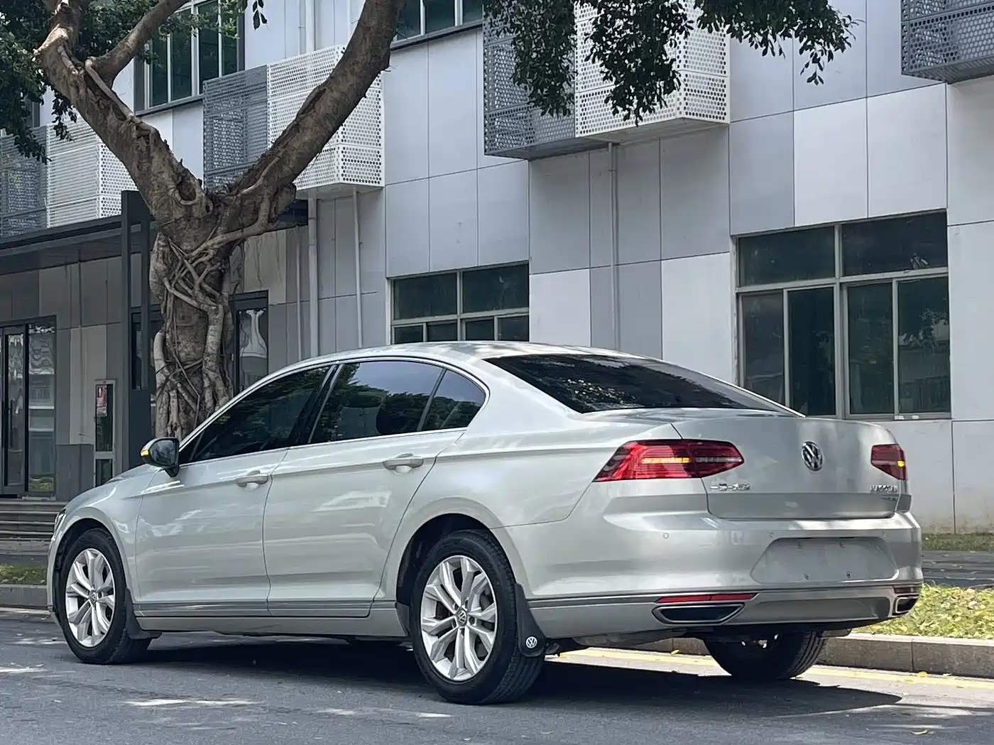 Volkswagen Magotan (Import) 2012 Wagon 2.0TSI Comfort фото 5