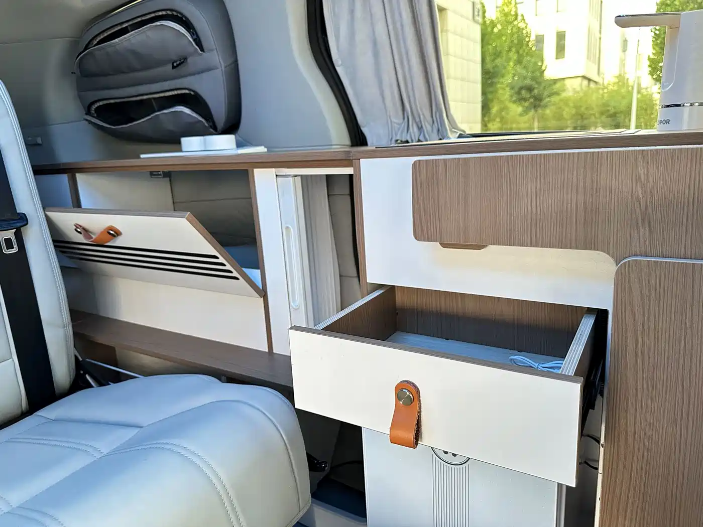 Dongfeng Fengxing Starlight V9 2026 2026 Model 200km Premium Edition 4-seater Pop-top Camper