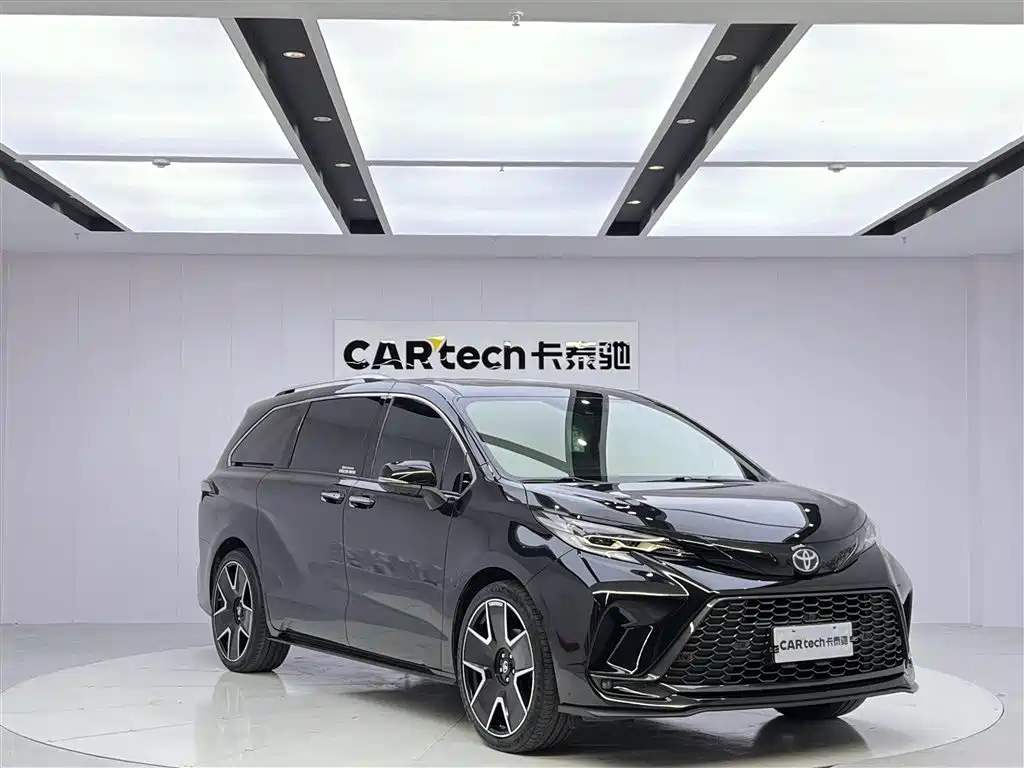 Toyota Granvia 2022 Model Year 2.5L Hybrid Flagship Edition фото 5