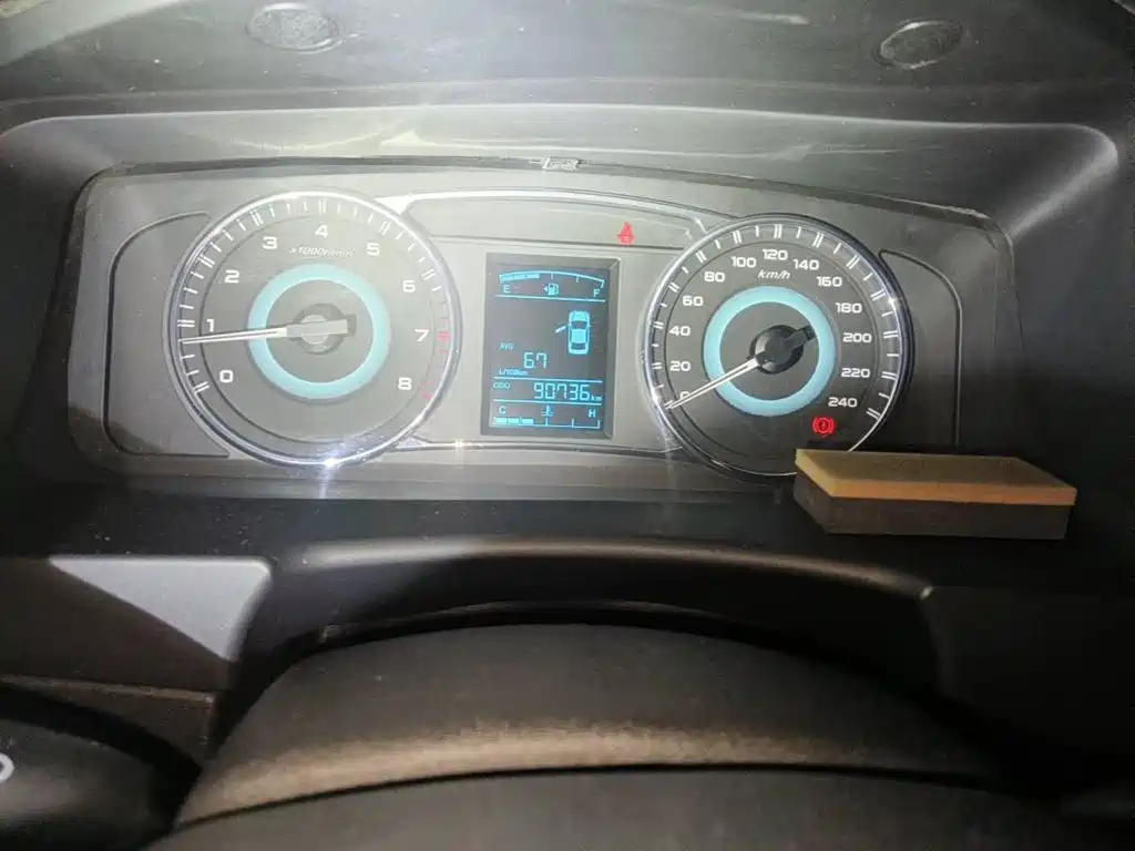 Фото 4 - Geely Vision