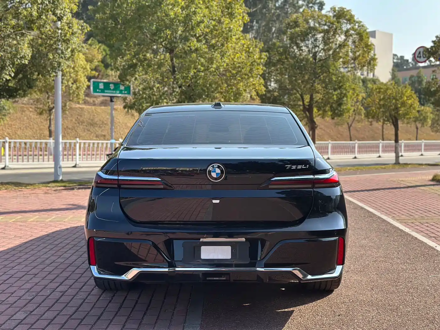 BMW 7 Series 2023 Model 735Li M Sport Package фото 8