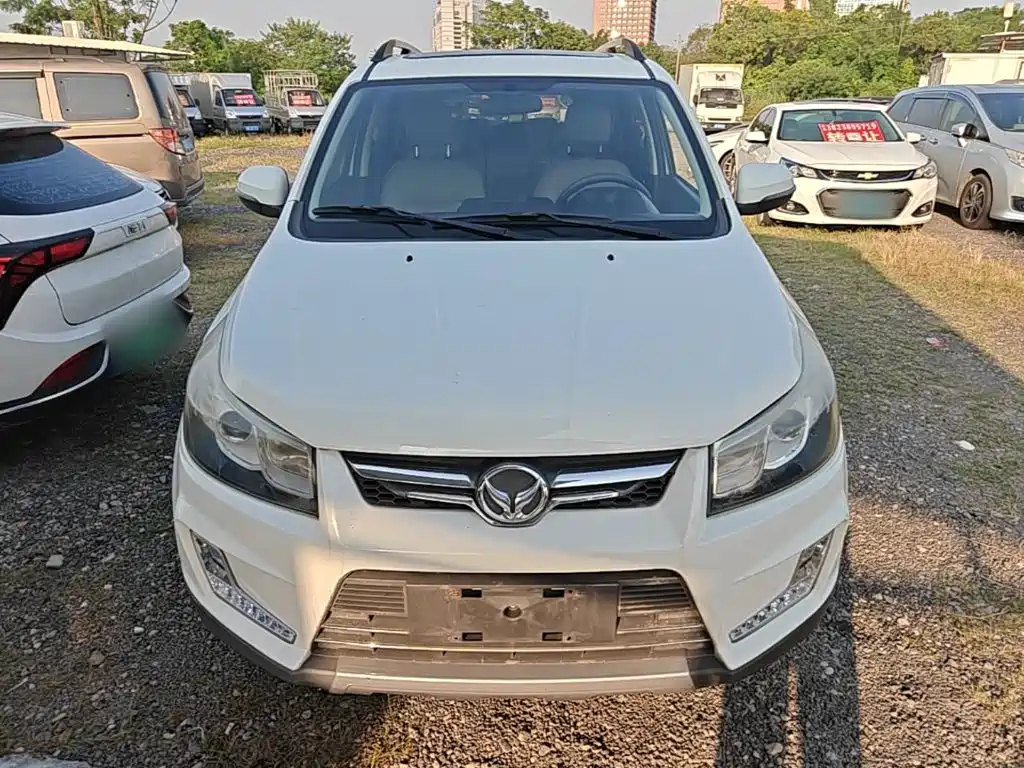 BAIC Huansu S3 2017 2017 1.5L Manual Luxury