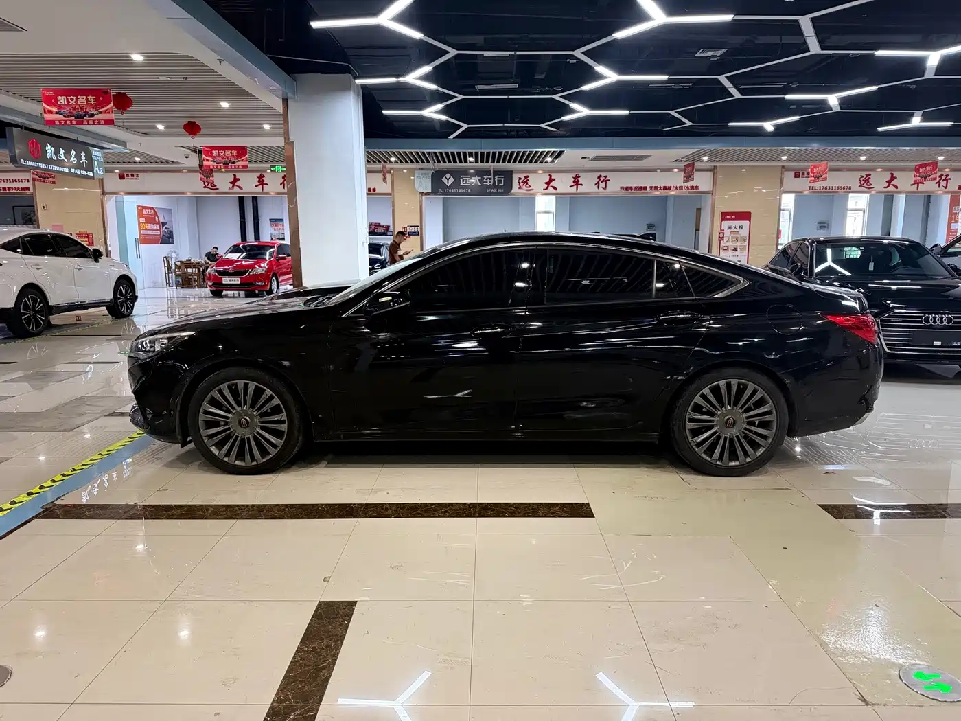 Фото 2 - Hongqi H5