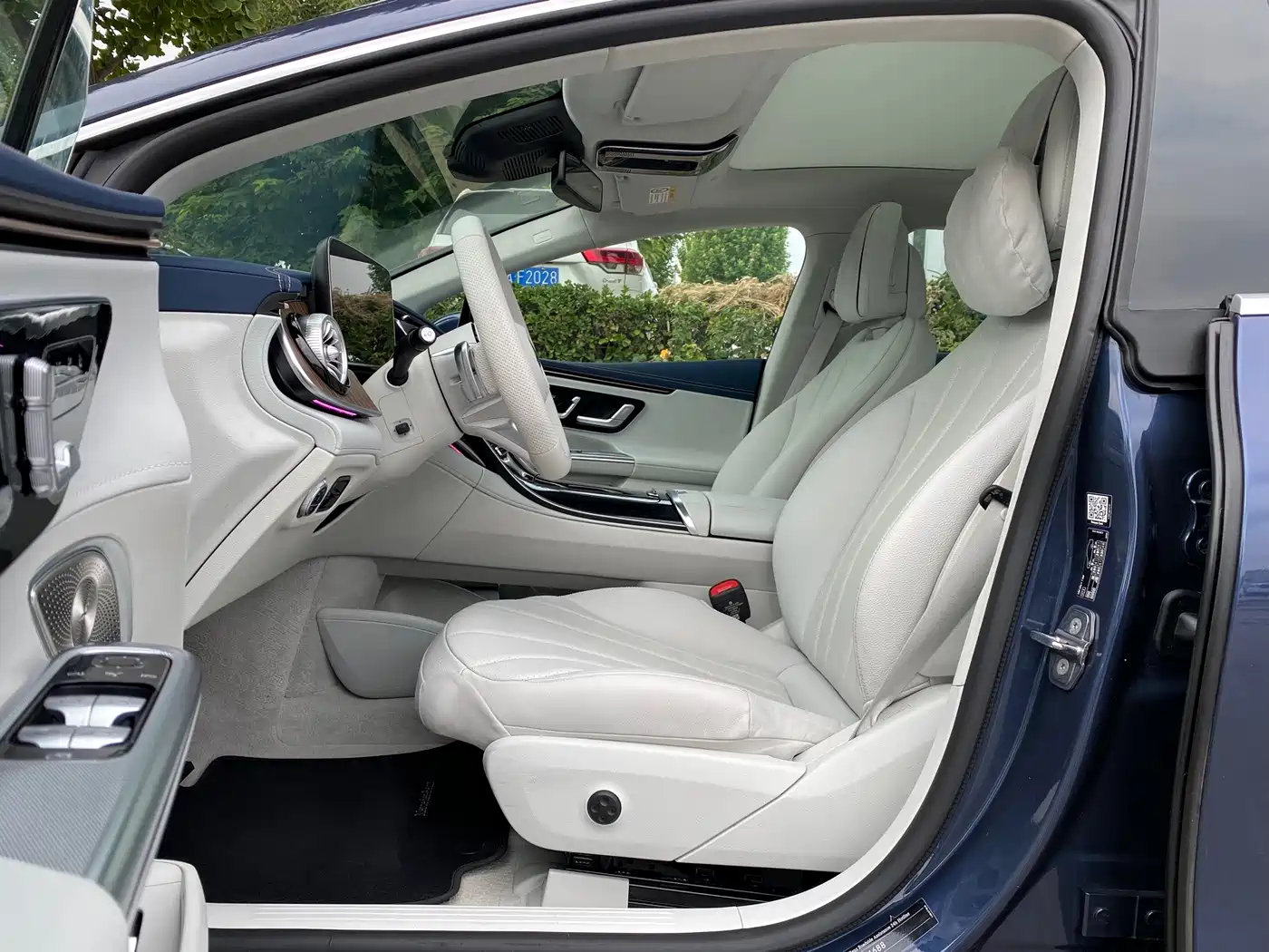 Mercedes-Benz EQE 2024 2025 Model 500 4MATIC Luxury Edition