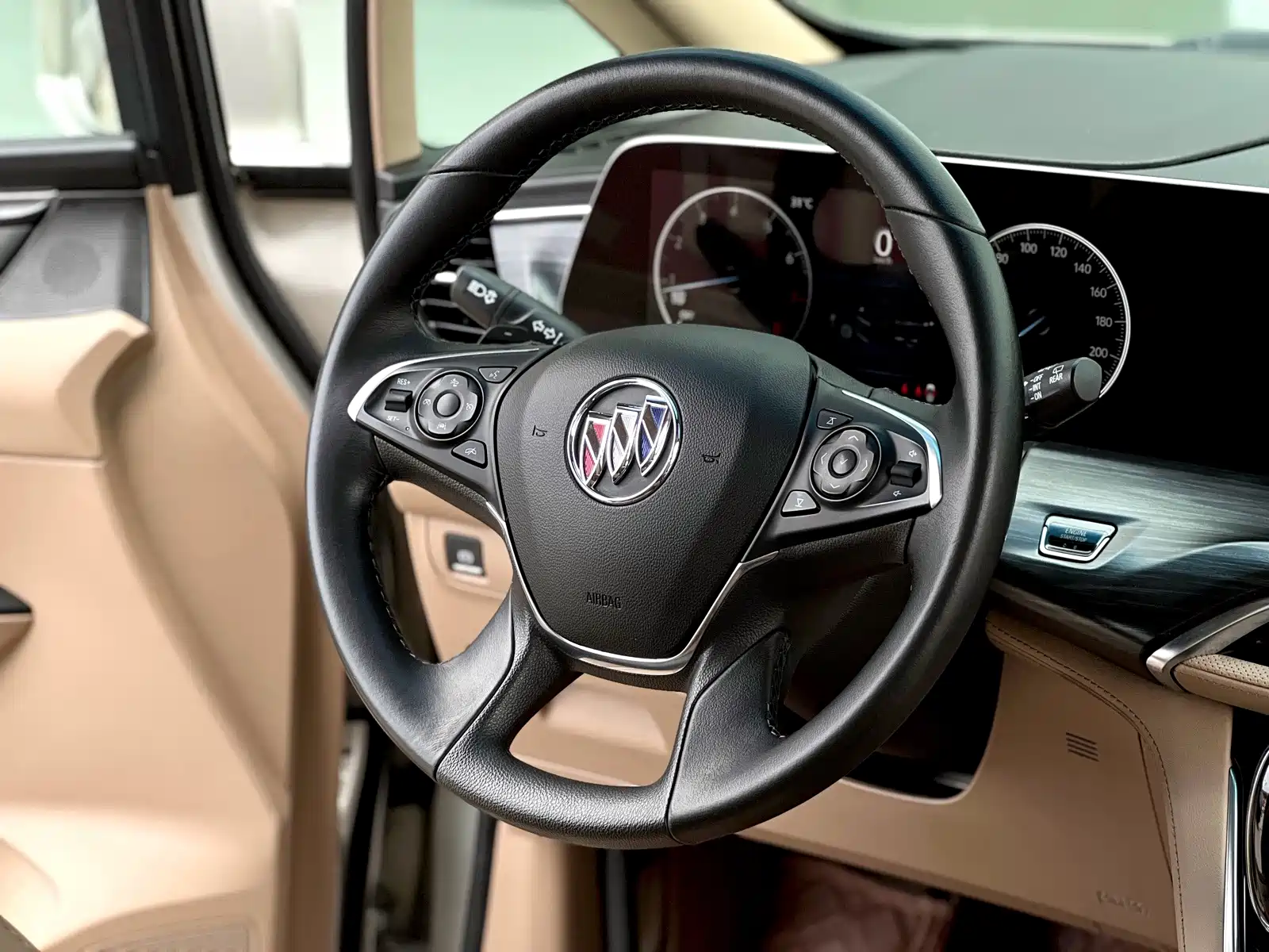 Фото 15 - Buick GL8