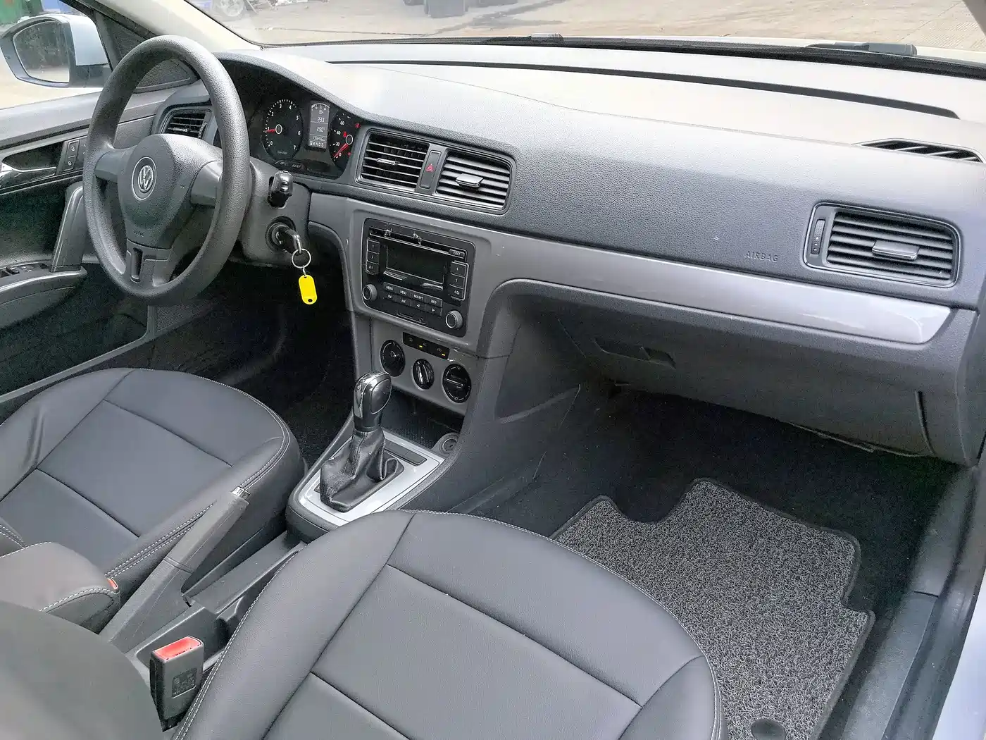 Volkswagen Lavida 2013 1.6L Automatic Trend Edition фото 12