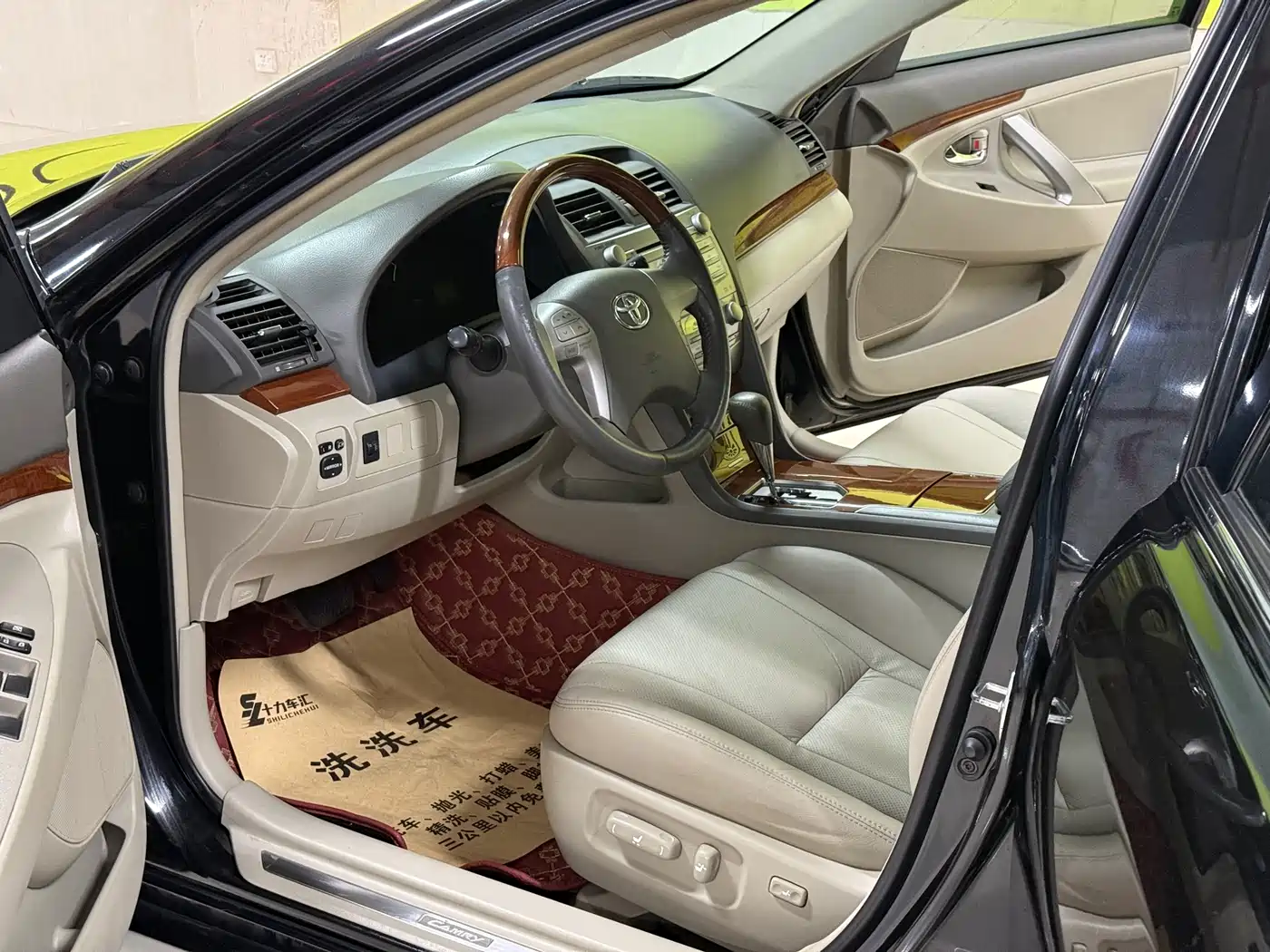 Toyota Camry 2013 200G Classic Luxury Edition фото 11